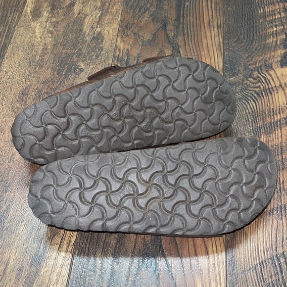 Women’s gently used Birkenstocks Arizona Soft footbed sandals - Picture 4 of 5